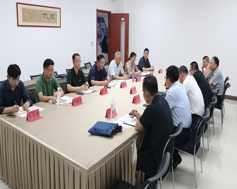 治安支隊(duì)派員參加市政府有關(guān)部門組織的重點(diǎn)領(lǐng)域座談會議.jpg